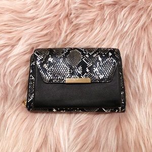 ⭐️Buy 1 get 1 FREE⭐️ NWOT Snakeskin Wallet Clutch